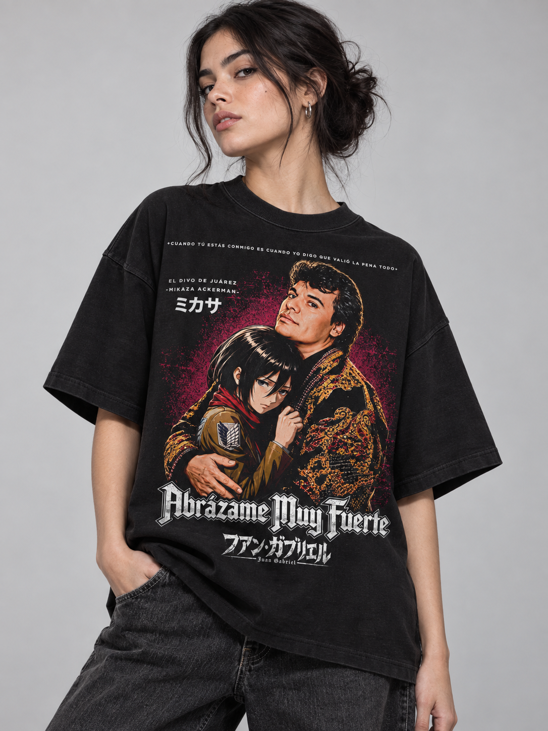 ABRÁZAME MUY FUERTE X MIKASA-OVERSIZE PREMIUM T-SHIRT